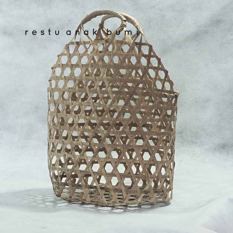 

(B018) Tas Bambu Besar 36 cm/Hadiah/Lamaran/Parcel Lebaran/Natal/Acara/Catering/Hampers/Hantaran/Makanan/Minuman/Keranjang Buah/Souvenir/Wadah Serbaguna/Basket/Craft/Fruit Box/Sembako/Teh/Gula/Beras/Telur/Seserahan/Kado/Gift