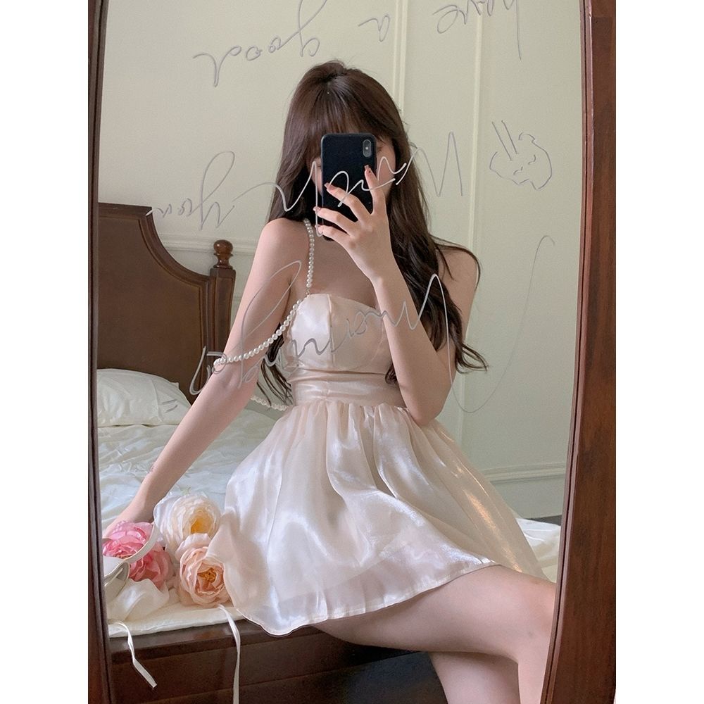 Red French style gaya lembut desain gaun suspender mutiara wanita 2022 musim semi dan musim panas pinggang baru pasang rok cinta pertama
