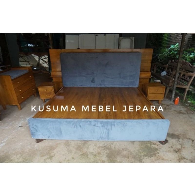 Set Tempat Tidur Size King Kayu Jati (1 Dipan, 2 Meja Konsul, 2 Meja Nakas)