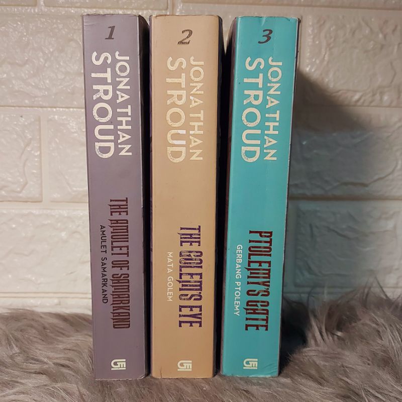 The Bartimaeus Trilogy SET: The Amulet of Samarkand, The Golem's Eye, Ptolemy's Gate (Jonathan Strou