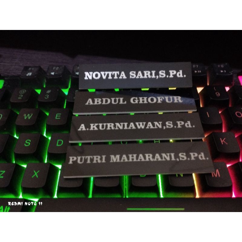 

Name tag dada magnet,papan nama dada,name tag dada awet,name tage dada murah