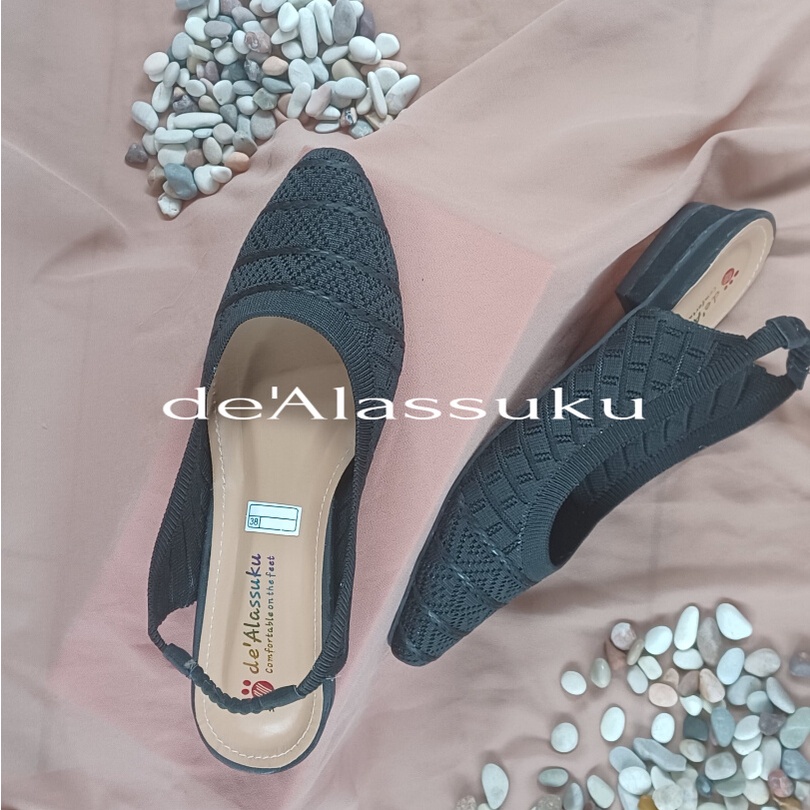 Alassuku.ID - Sepatu Slip On Rajut Tali Belakang Hak 2cm