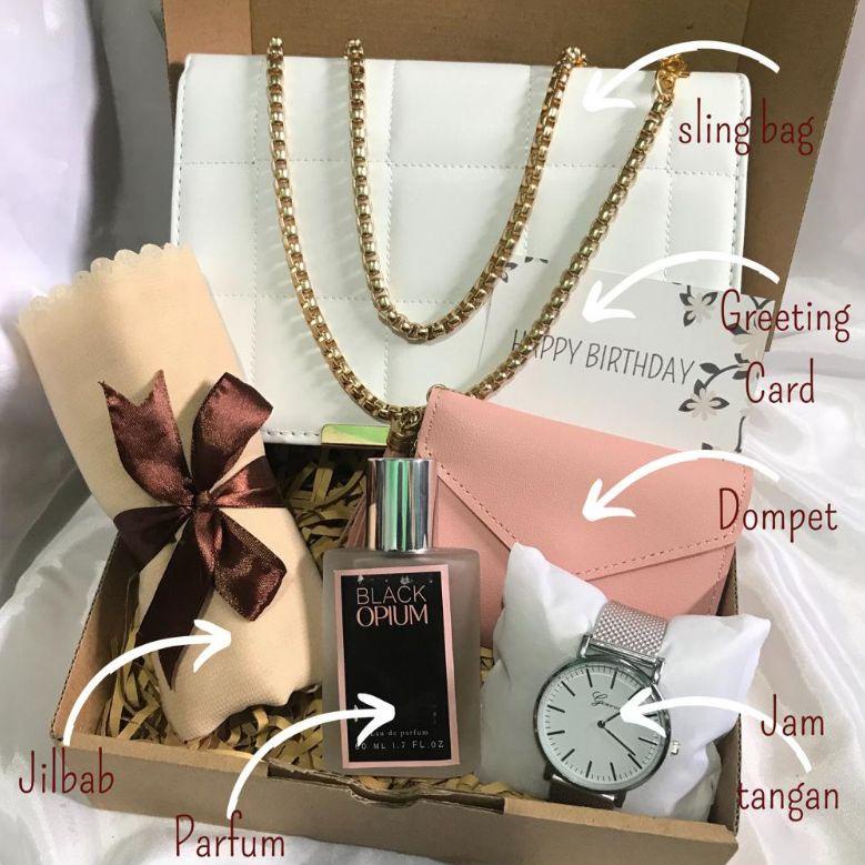 

HOT H890 [LUCIRA] PREMIUM HAMPERS CEWEK /KADO CEWEK / KADO PACAR/ANNIVERSARY ㍿