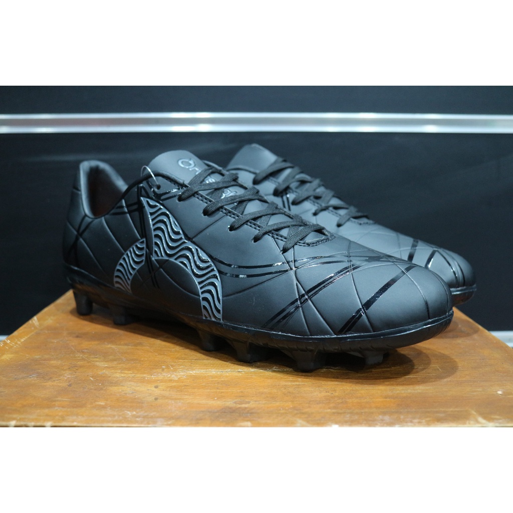 Sepatu bola Ortus ZENITH FG Black / Silver 11010266