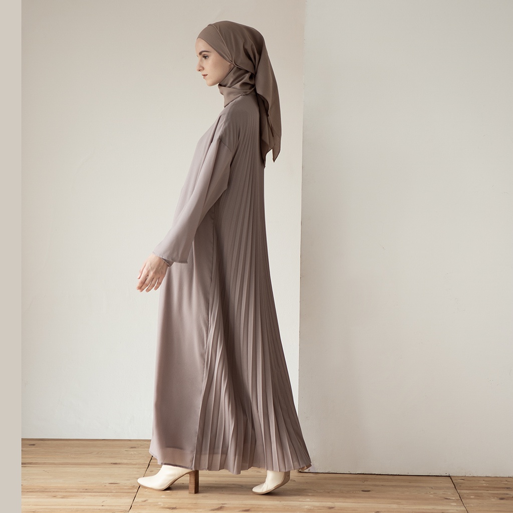 Anjani by Aska Label - Dress wanita pleated gamis Muslim tangan panjang details plisket di bagian belakang busui friendly