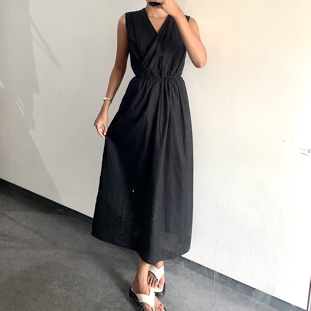 Black Sleveless Dress