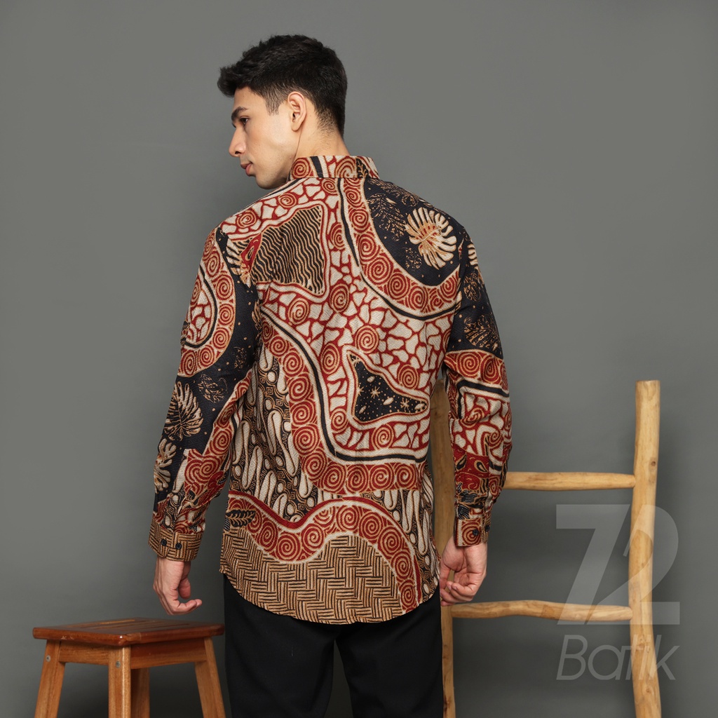 KEMEJA BATIK PRIA LENGAN PANJANG Kemeja Dobby Slimfit Motif Parang Roll Warna Hitam Merah 723153 Cap 72 - Baju Kemeja Atasan Pakaian Setelan Batik Pria Cowok Laki Laki Remaja Keluarga Kantor Lengan Panjang Modern Slimfit Slim Fit Premium Kekinian