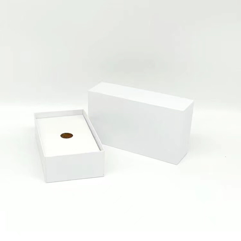 

Dus/Box polosTerima Pesanan All tipe dus handphone & ukuran (Hanya Untuk Pesanan 1000PCS)