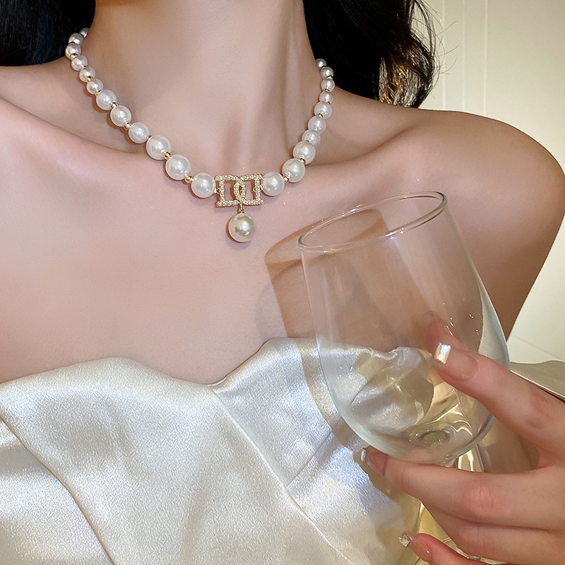 Kalung Huruf D Mutiara Emas Vintage Fashion Pendek Pearl Necklace Wanita Rantai Klavikula