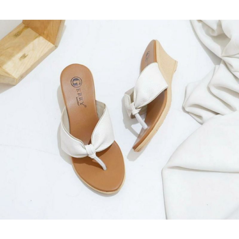 Wedges Kulit Wanita