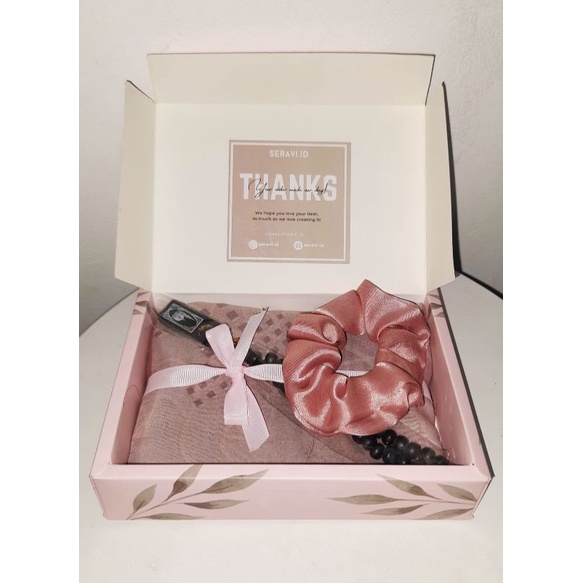 Hampers Hijab Motif Premium / Gift Box / Kado Ulang Tahun / Wisuda