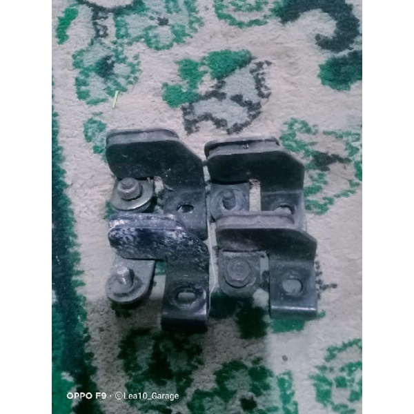 Braket gembungan knalpot Ninja R/SS