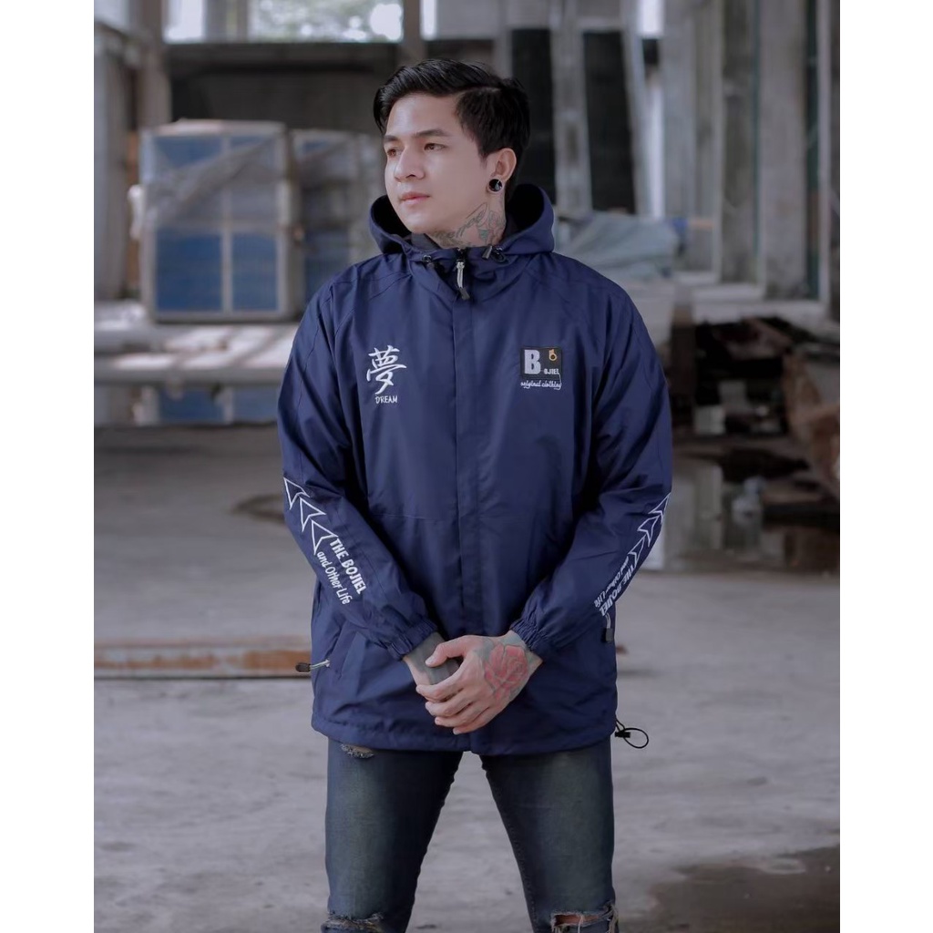 Jaket Outdoor Mountain Parasut Pria Bahan Taslan Waterproof Tahan Air dan Angin Size M L XL Terbaru Terlaris Termurah