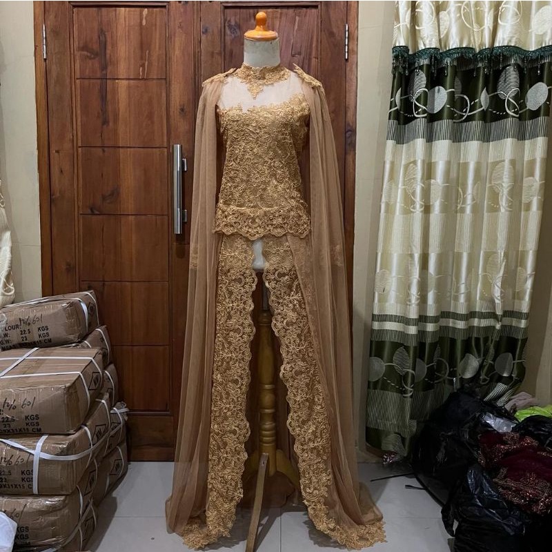 Kebaya Akad Ekor Sayap Pundak / Gaun Pengantin / Kebaya Besan / Modern