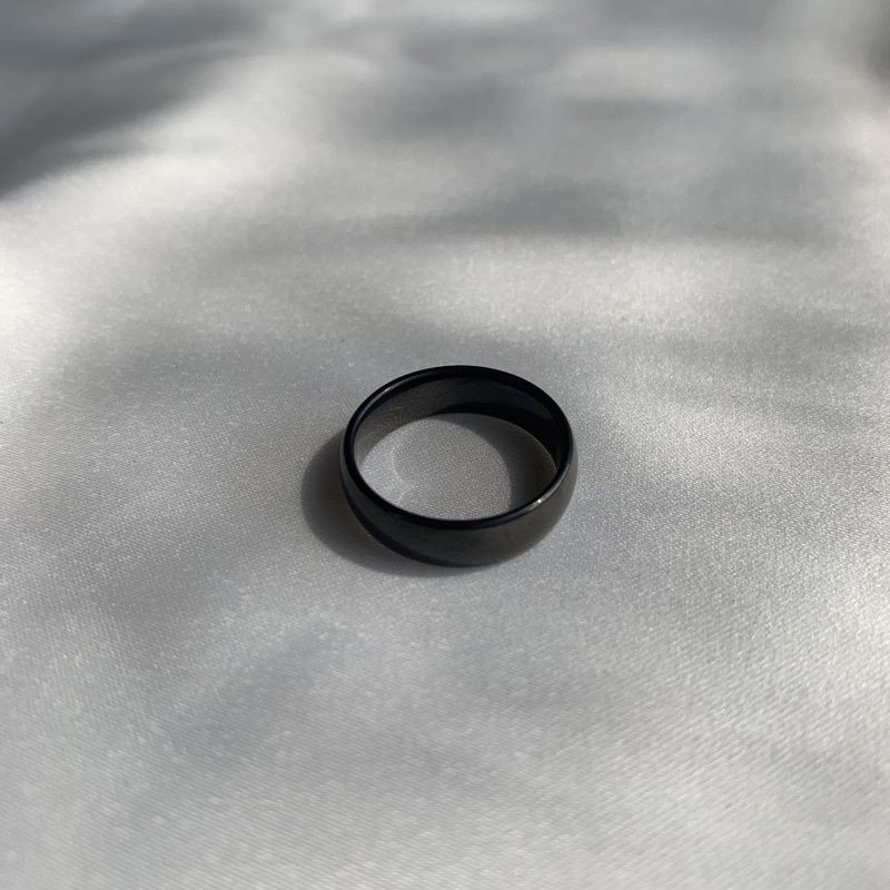 CINCIN TITANIUM HITAM POLOS