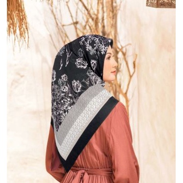 Kerudung Segi Empat ZM Zaskia Mecca Premium HITAM INSA