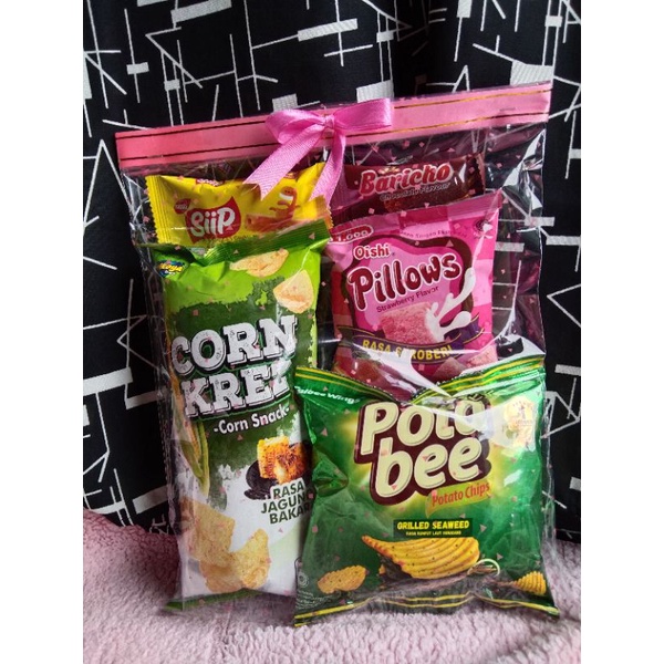 

Paket Snack Ultah Paket snack /hampers/snack ulangtahun /snack anak / gift / gift snack / Bingkisan ulang tahun anak /snack murah jajan murah