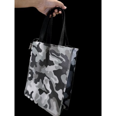 totebag motif loreng laki size 25x12x30cm tas bekal pakai resleting bahan tebal waterproof tali webbing kuat dan tebal