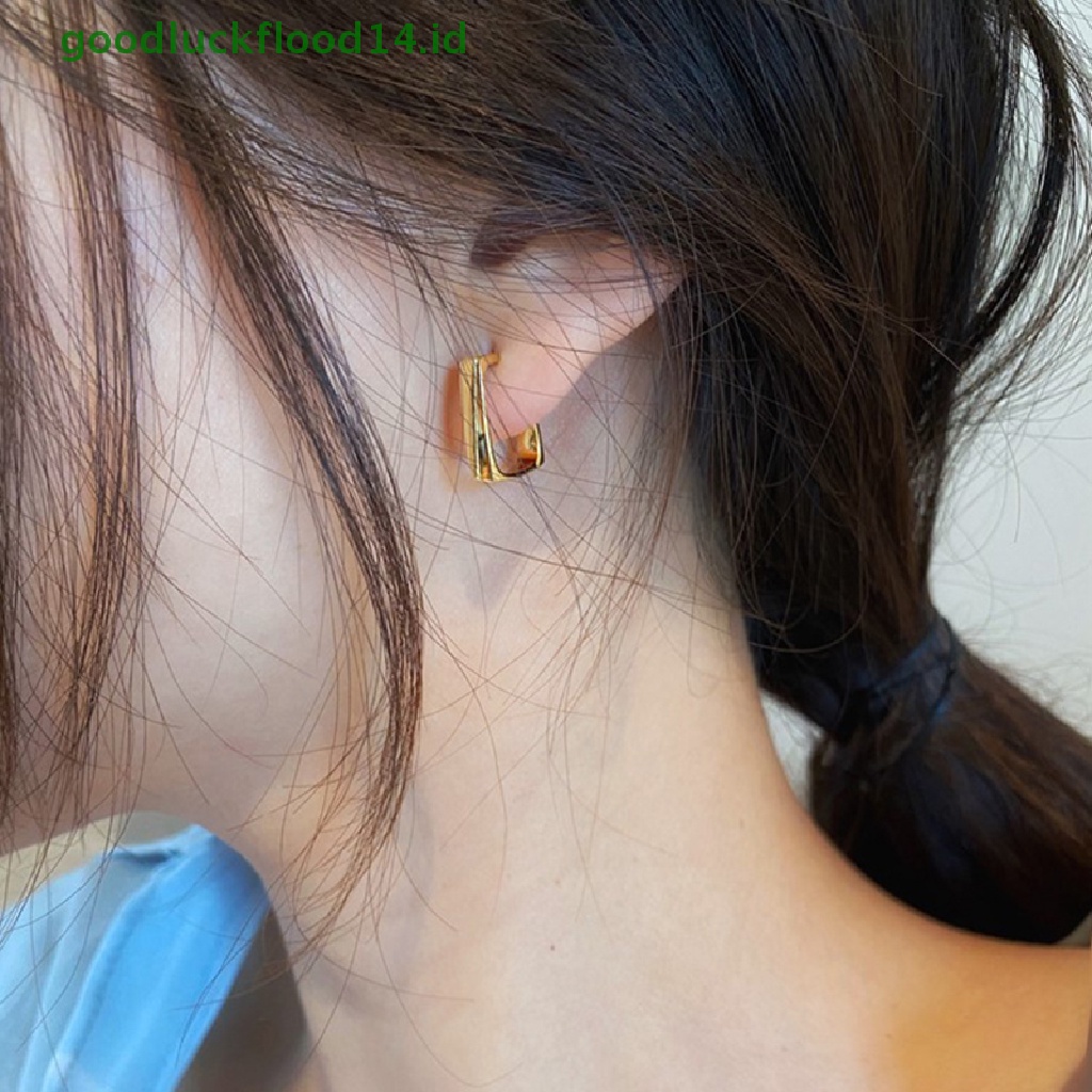 [GOOGFOUR] Baru Fashion Wanita Stainless Steel Glossy Stud Earrings Temperamen Wanita Anting Persegi Pesta Ulang Tahun Hadiah Perhiasan [TOP]