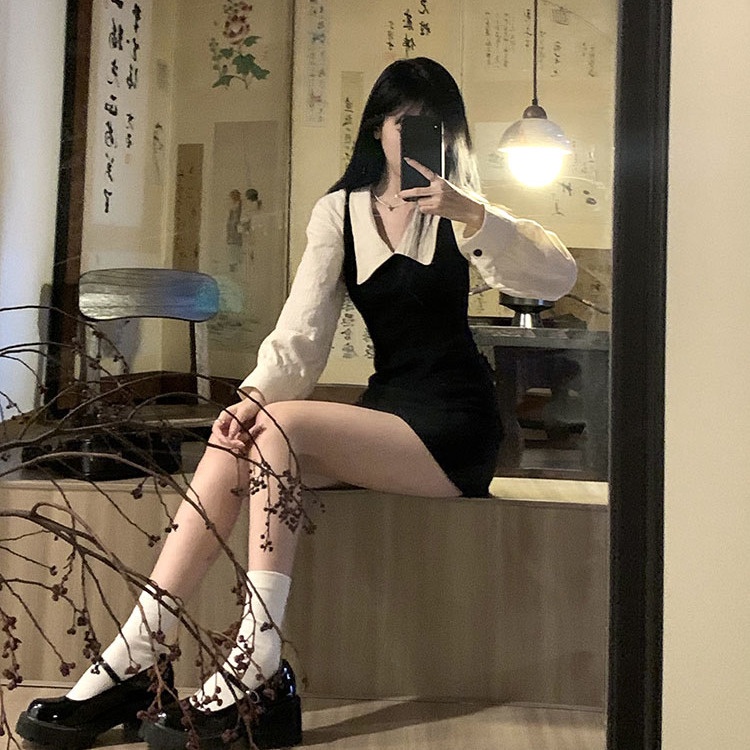 Red Gaya perguruan tinggi gaun warna kontras penyambungan dua potong palsu 2022 musim gugur dan musim dingin selera desain pinggang pelangsing bungkus pinggul ramping rok