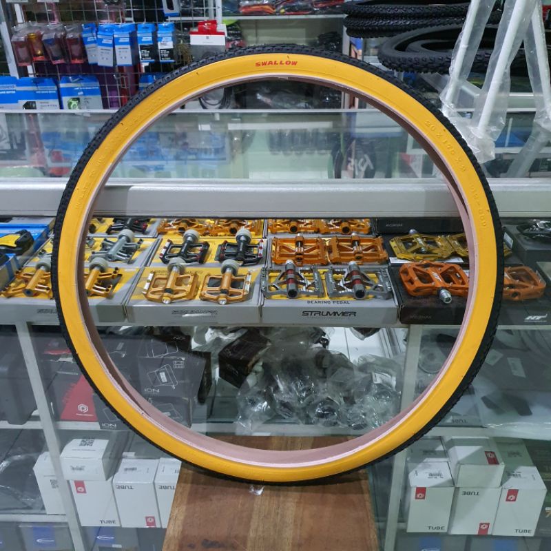 Ban Luar Sepeda 26 x 1.75 Swallow Deli Tire Hitam Kuning S-141
