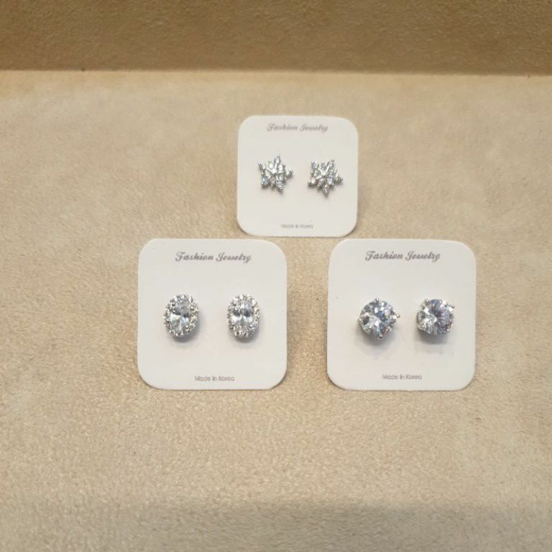 Anting model tusuk mata sirkon bersinar lapisan emas/ gold