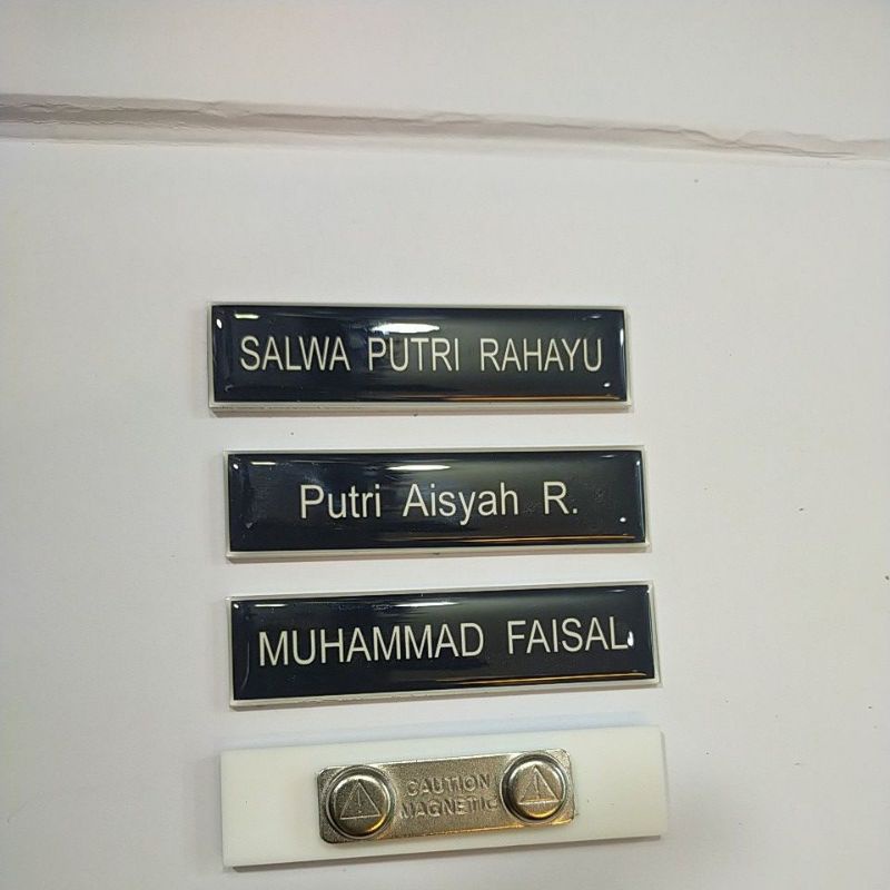 

Name tag/nama Dada peniti/ magnet/ paku