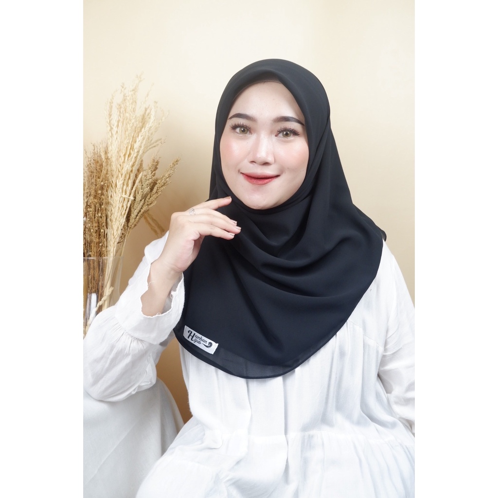 Hanhan Hijab - Segiempat Oval Inara Polos Ceruty Premium / Segi Empat Inara Malay