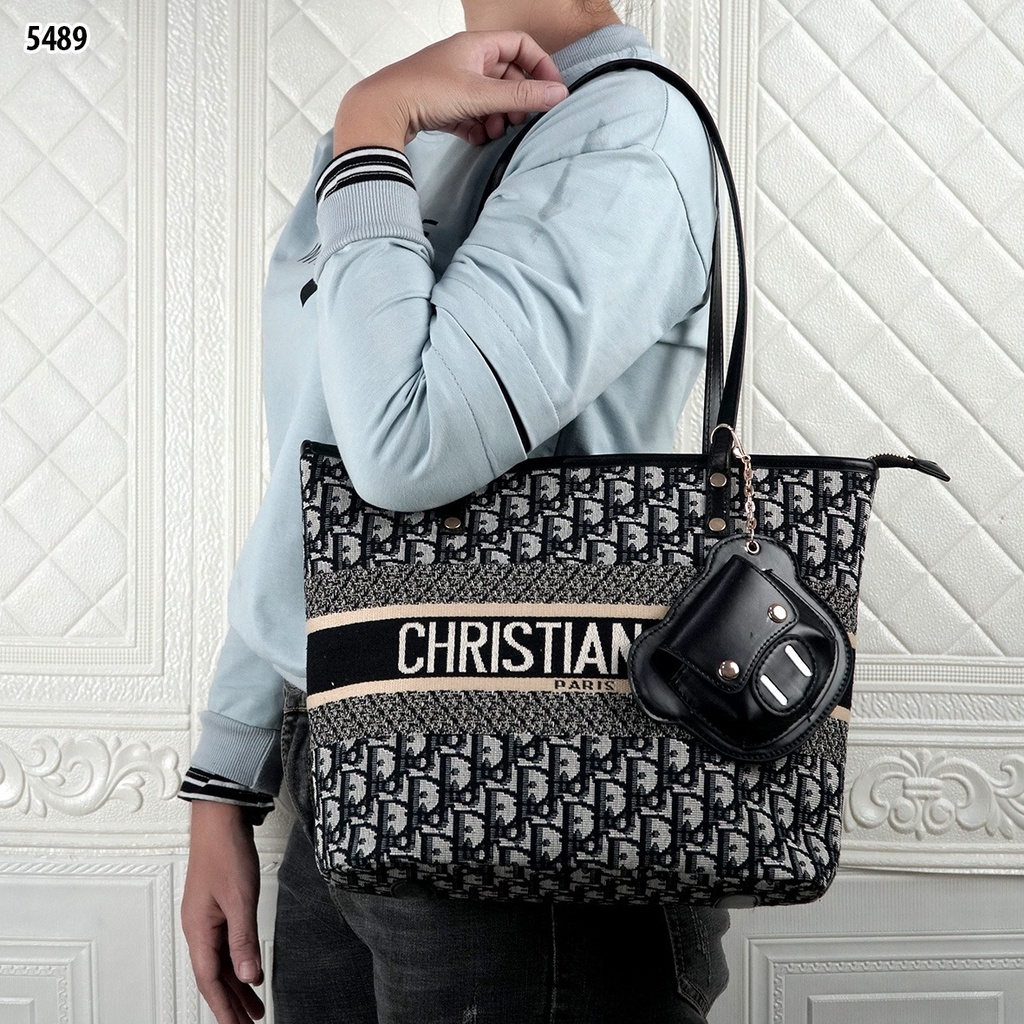 D TOTE WITH ZIPPER  5489