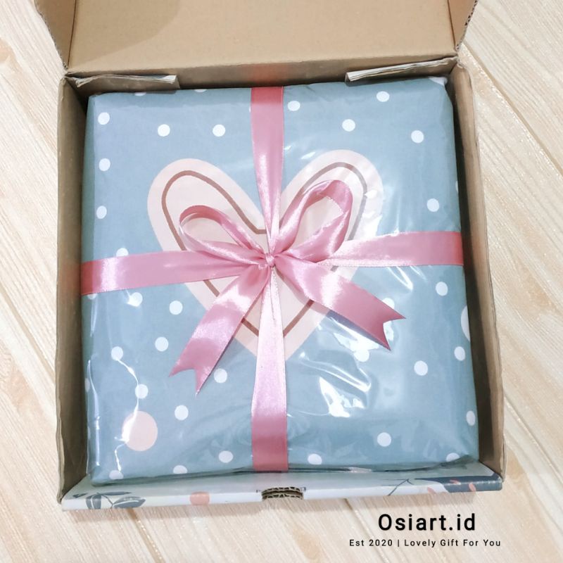 Hampers Sprei Motif Aesthetic Hadiah Pernikahan Wedding Anniversary Nikahan Kado Natal Hari Ibu Guru Ayah Birthday Ulang Tahun Kelulusan Perpisahan Bingkisan Lebaran Hari Raya Idul Fitri Imlek Eid Mubarak Gift Ramadhan Seprei Box Kenang-kenangan Pengantin