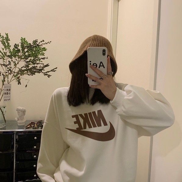 ◇❉INS super hot jaring merah gaya yang sama tipis sweater leher bulat perempuan surat liar beludru sweater longgar hangat musim gugur dan musim dingin