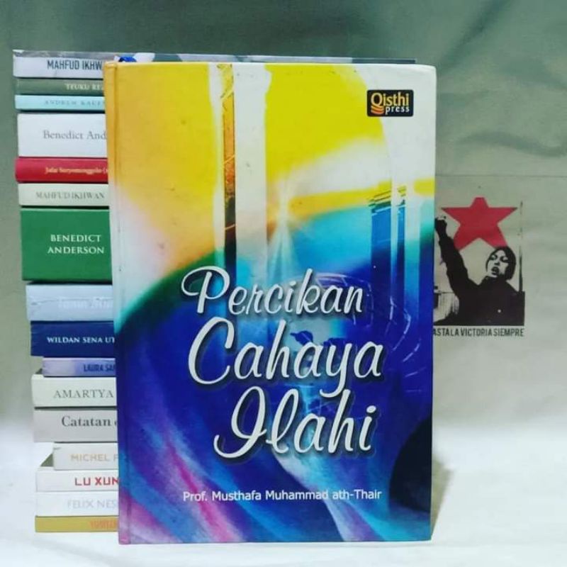 buku bagus Percikan Cahaya Ilahi by Prof. Musthafa Muhammad Ath-Thair