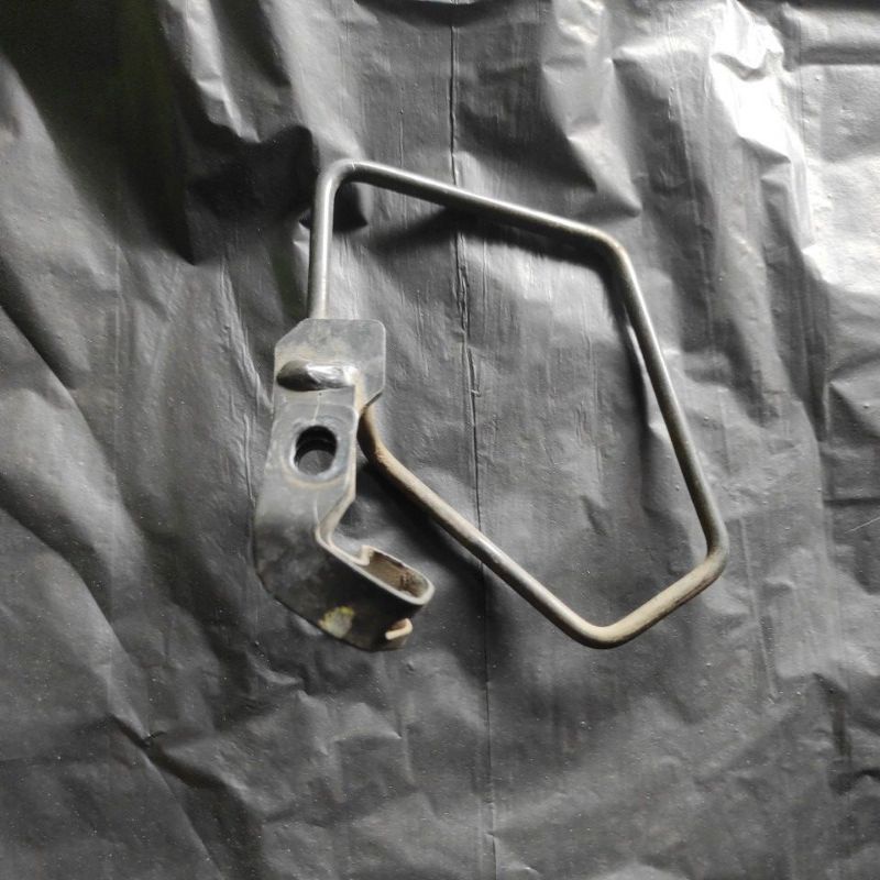 dudukan breket selang rem depan beat fi