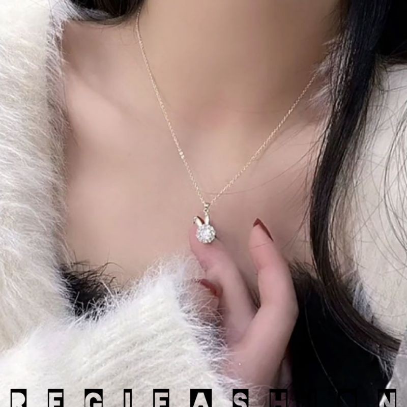 { Bayar Ditempat } Kalung Titanium Wanita Emas 18K Liontin Kelinci Permata Cristal Bisa Berputar Kalung Wanita Korea Model Kekinian Anti Karat Tidak Luntur