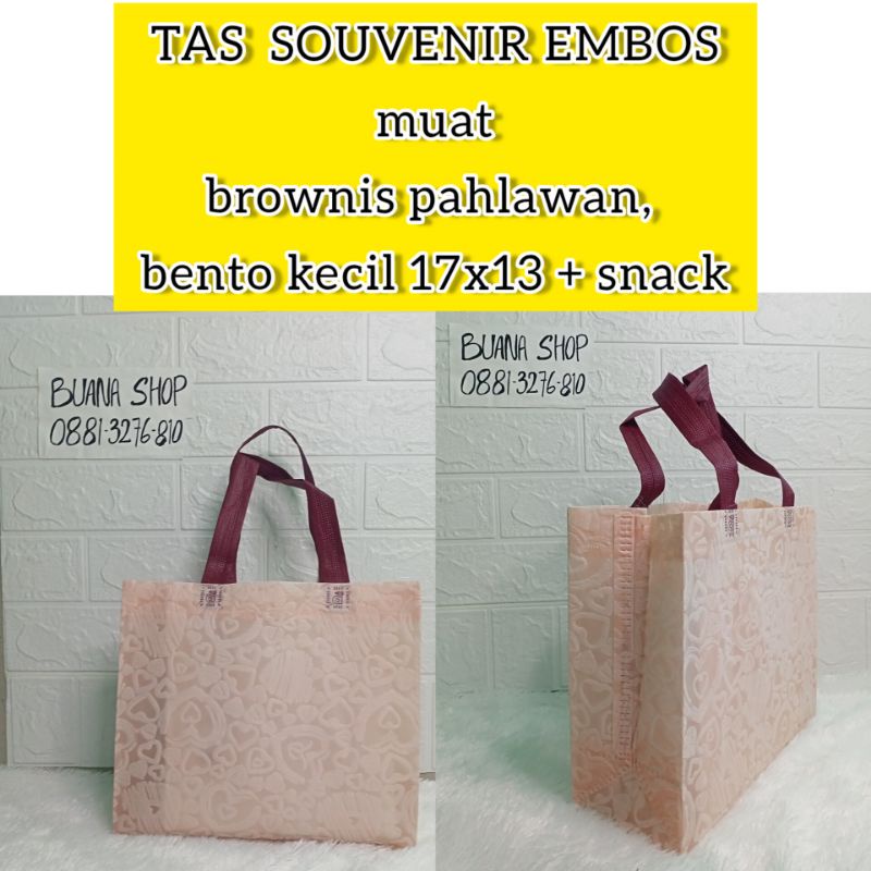 

TAS KUE BROWNIES SOVENIR ALAS 27X10 MOTIF TIMBUL/EMBOS TAS SOUVENIR