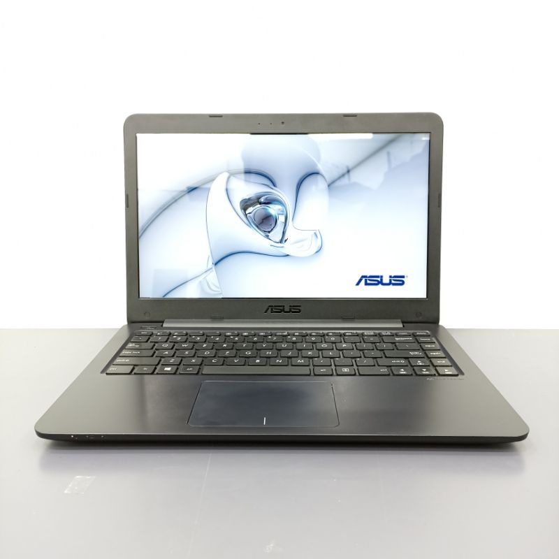 Laptop ASUS E402YA AMD E2-7015 4GB SSD 256GB LIKENEW
