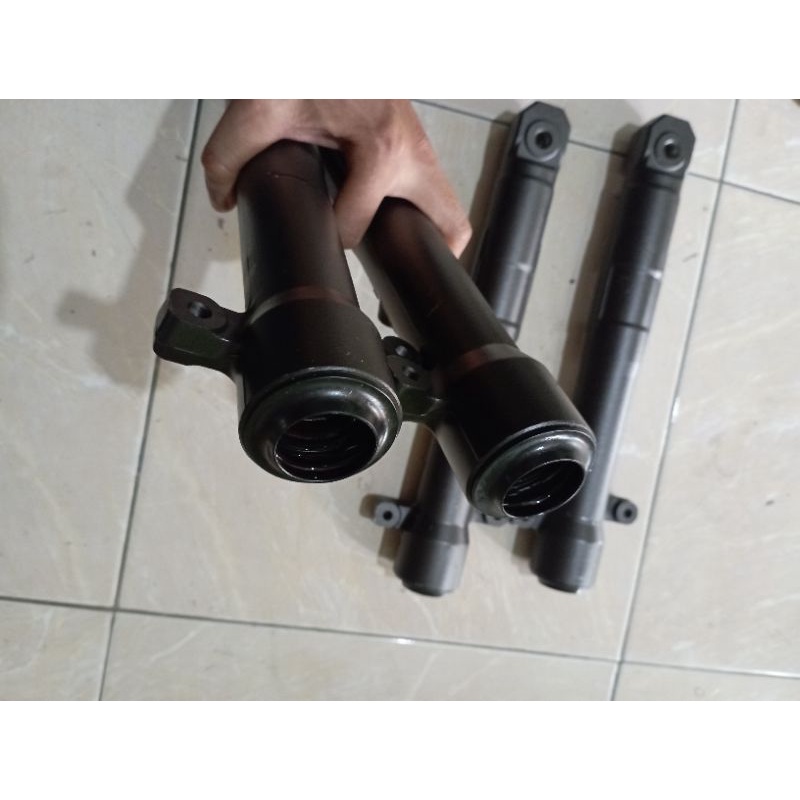 TABUNG SHOCKBREAKER DEPAN KIRI HONDA CB 150 R LED CBR 150R LED ORI K15