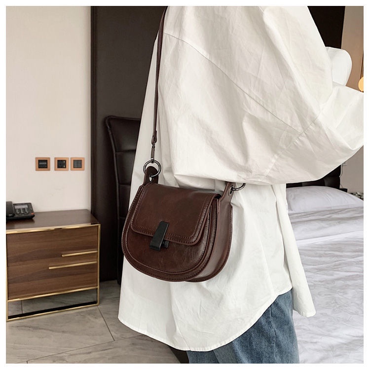 Tas High-End Wanita 2022 Baru Trendi Musim Panas All-Match Gaya Asing Net Red Niche Tas Sadel In Bahu Messenger tas