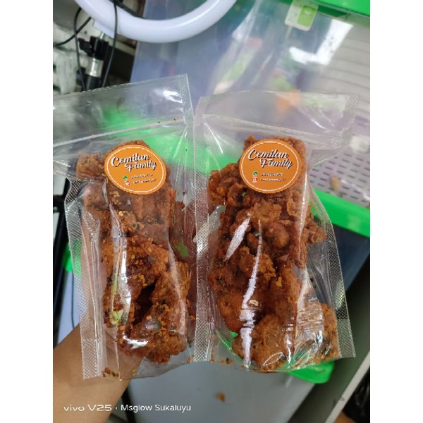 

100gr Keripik kulit ayam crispy rempah pedas daun jeruk
