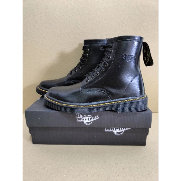 BOOTS PRIA 8 HOLE / SEPATU  DR.MARTENS / SHOES KASUAL TERLARIS UK 36-45