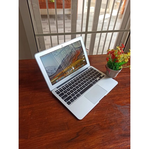 Macbook Pro Air 2015 Core i5 Ram 4gb SSD 128gb Layar 11.6in Unit Mulus Laptop Apel Bekas Seken Secon