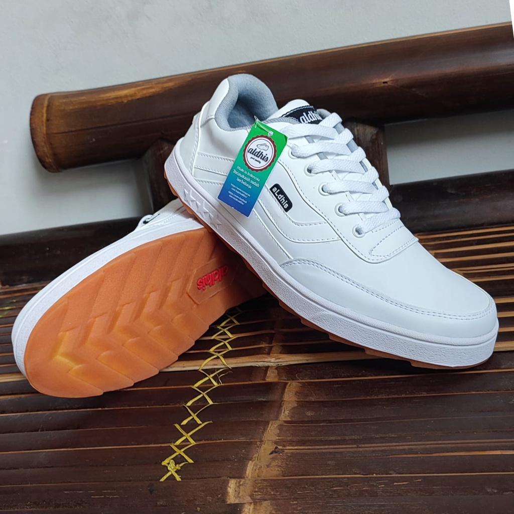 Sepatu Sneakers Pria Aldhis C012 Original Kets Casual Putih Polos