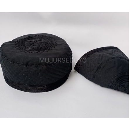 Peci Bugis Madinah Hitam Kopiah Putih Pendek 7 CM