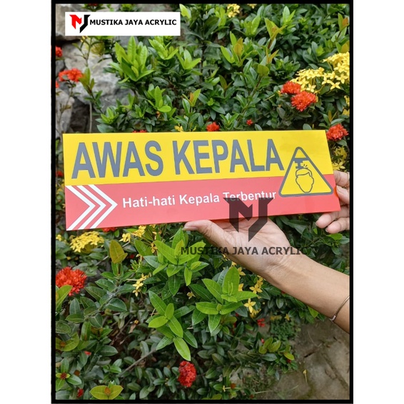 awas kepala terbentur tulisan awas kepala bahan acrylic anti air mudah dipasangkan
