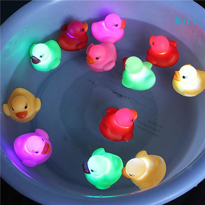 Mary Mainan Mandi Bebek Apung Berkedip Renang Bebek Karet Mainan Hadiah Untuk Mandi Bayi Indoor Outdoor Air Pantai Pasir Kolam