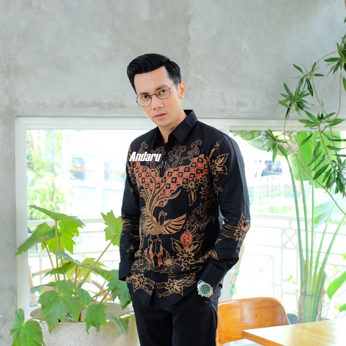 Kemeja Batik Pria Slim Fit Lengan Panjang Heem Premium Warna Hitam Kombinasi Merah Maron