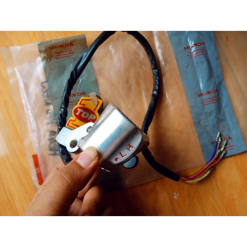 Saklar Holder Kanan lampu Honda CB100 gas luar Holder kanan CB 100 CB k2 k3 k4 k5 Original 35150-107