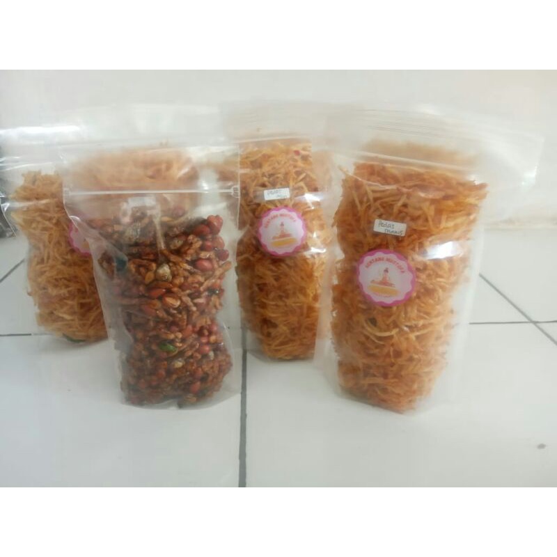 

Kentang Mustofa & Keringtempe teri kacang DS KITCHEN