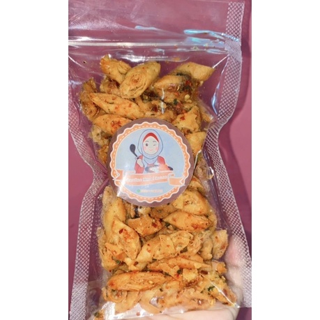 

Cemilan Lumpia Daun jeruk Pedas