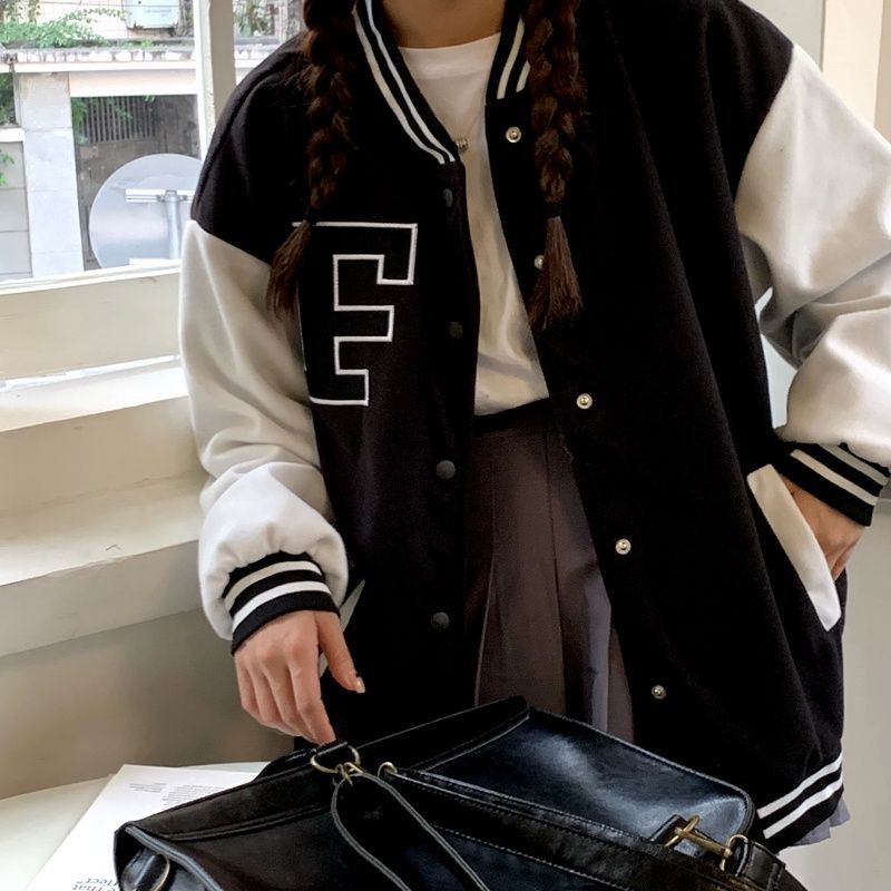 (S - 6XL ) Jaket Baseball Fleece Big Size ( S M L XXL XXXL 4XL 5XL 6XL) Inisial F LOGO COURAGE Jaket Varsity Kancing Bomber Ulzzang Unisex Jacket Boy Girl Pria Wanita Jumbo Hitam Putih Mix Kombinasi 2 Warna Two Tone Street Style Jaketin Aja